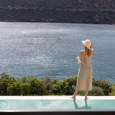 Ficus Seafront Villa, Eco Pool & Close To Beach, By Thinkvilla Bali (Crete)